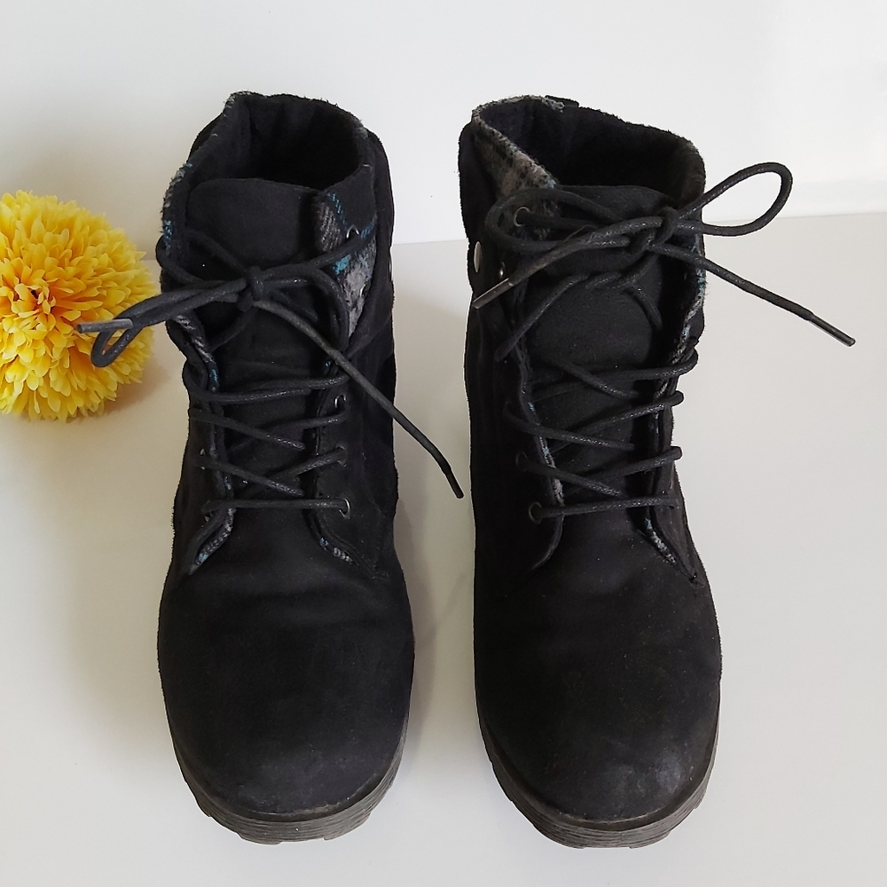 Rock & Candy Tavin Boots Size 8.5